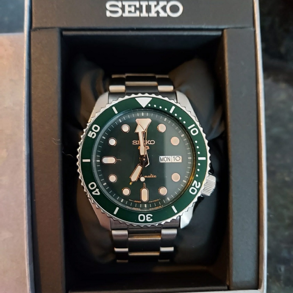 Seiko 5 Mens Automatic Sports Watch